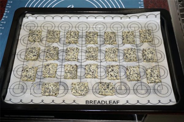 黑芝麻海苔饼干