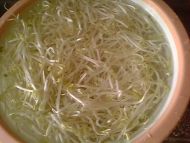 豆芽炒饼的做法
