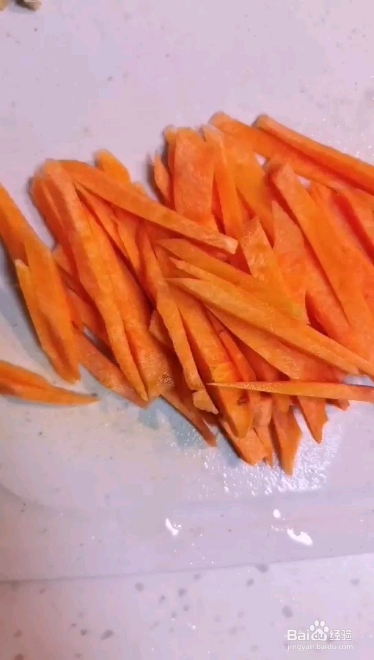 松茸春笋煲豆腐的做法
