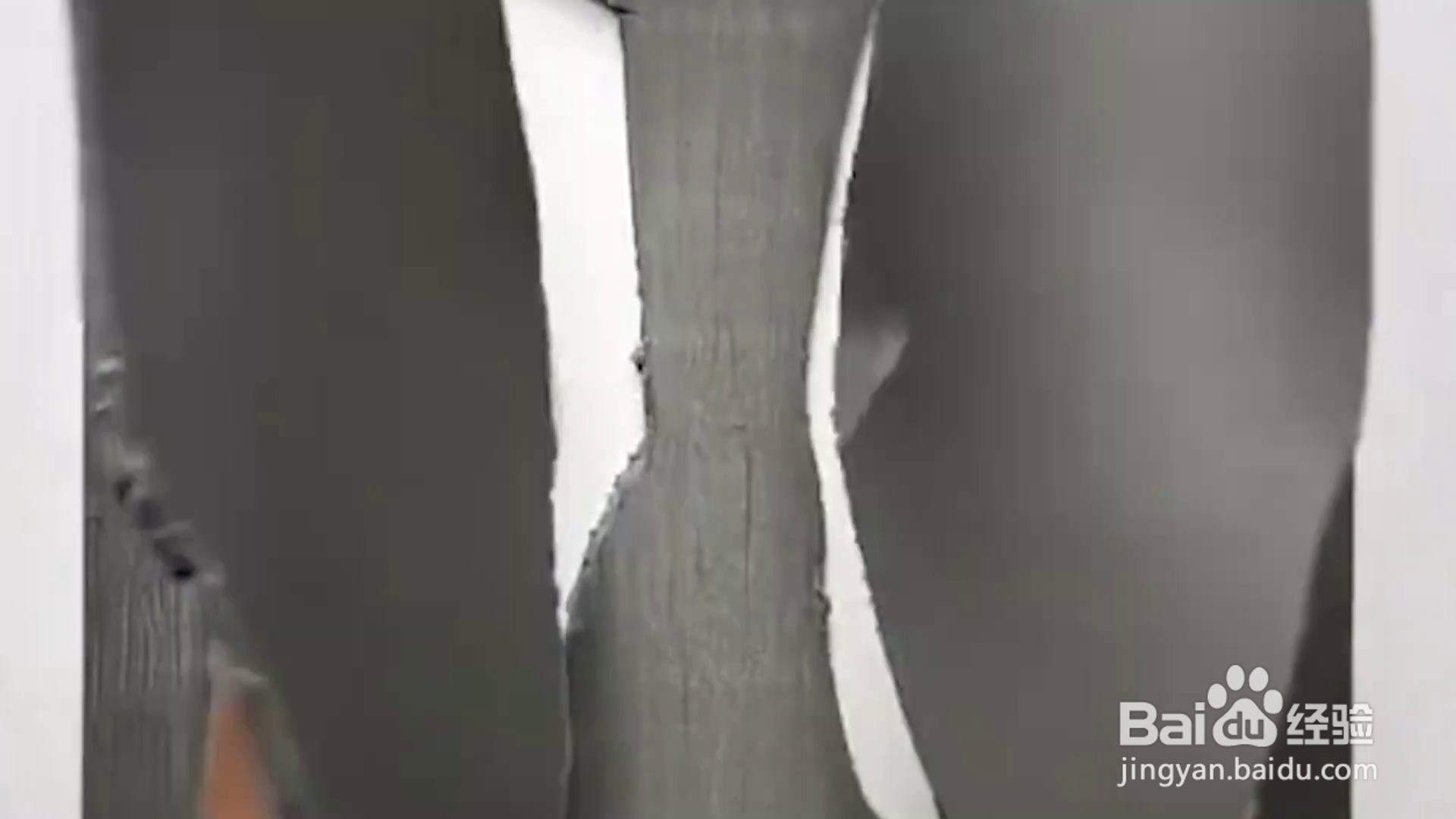 教你如何将牛仔裤改成短裙和拖鞋