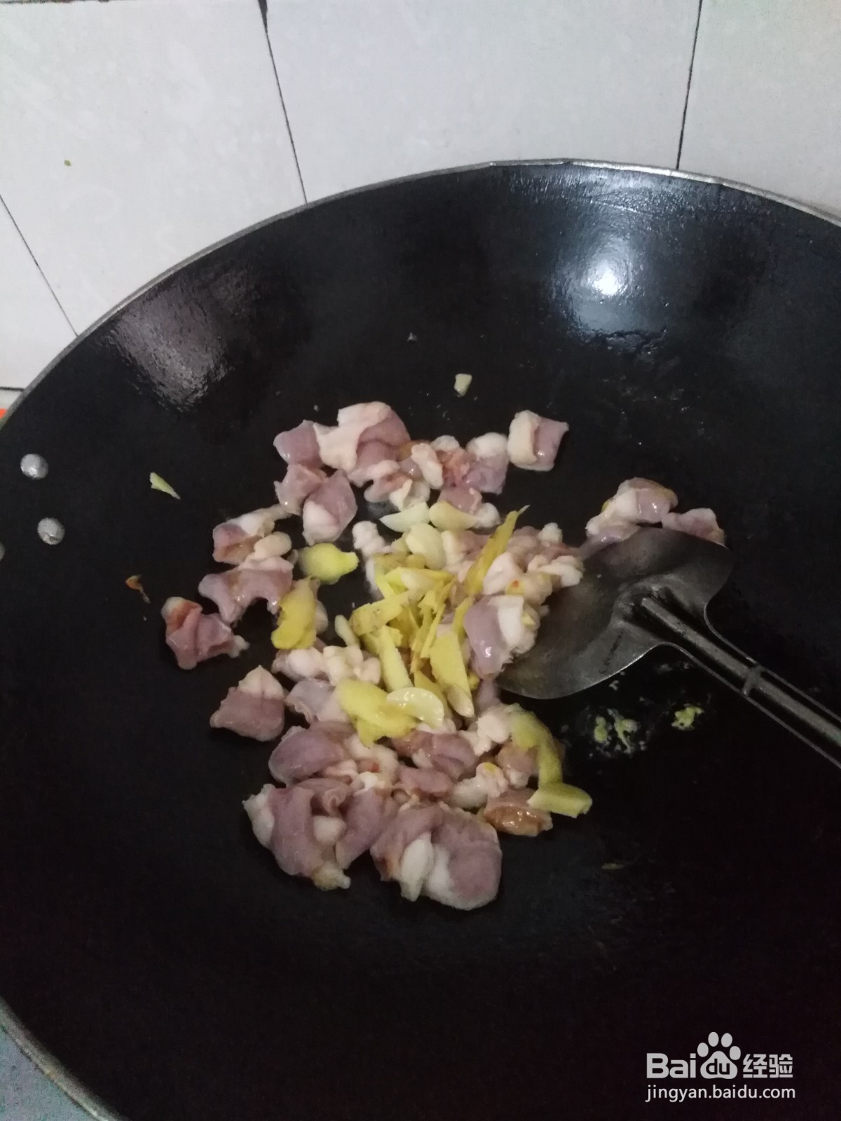 猪小肠如何炒凤尾菇？