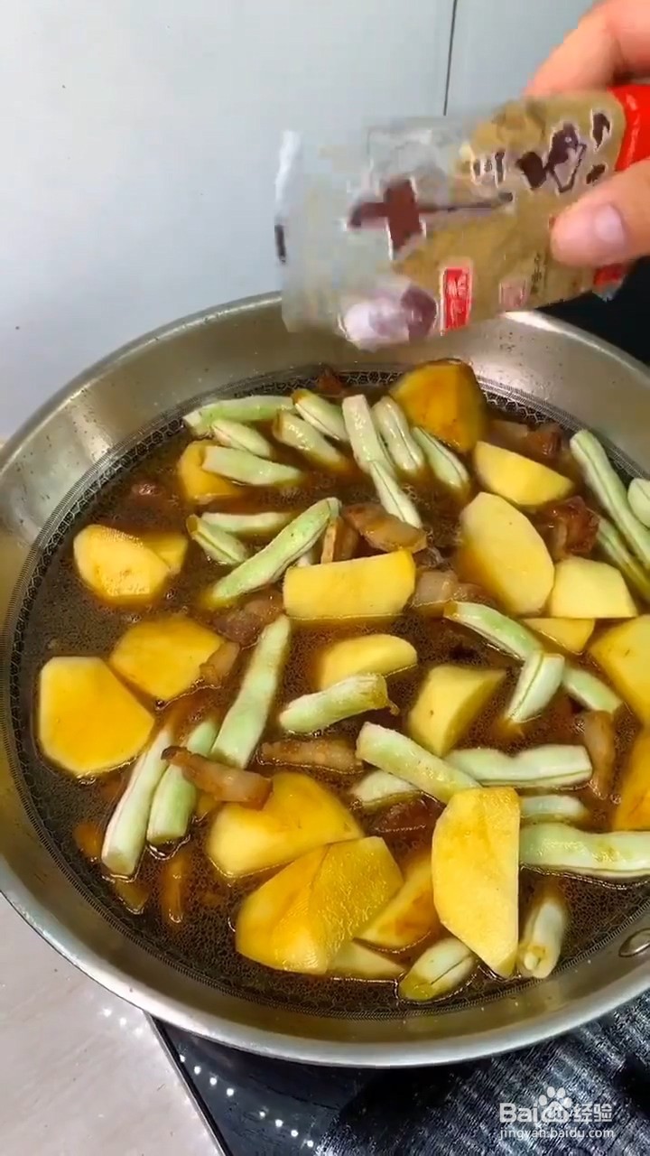怎么在家自制土豆豆角焖面
