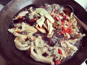 如何自制卤鸡脚