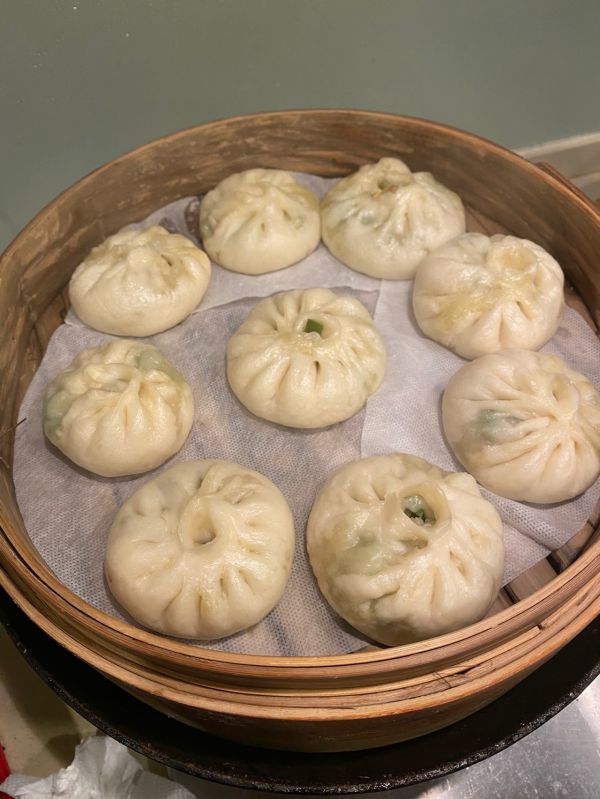 鸡蛋虾仁芦笋包子