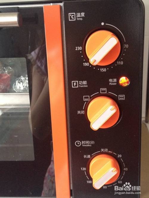 放入预热好的烤箱,中层,上下火,180度,烤20分钟,就完成啦!