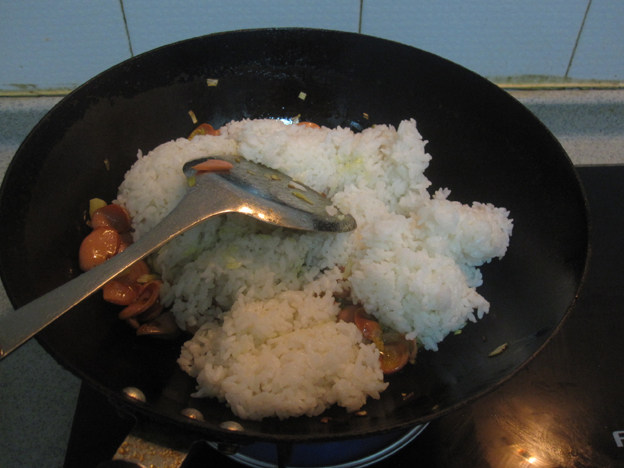 脆皮肠炒饭怎么做好吃，看这个就能学会