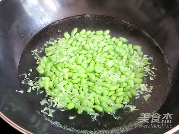 猪肚炒毛豆的做法