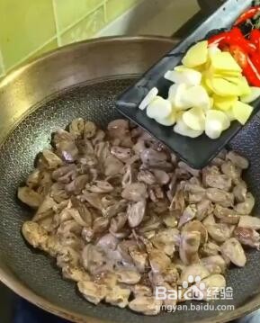 如何做辣炒鸡心