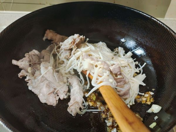 极鲜肥牛金针菇卷