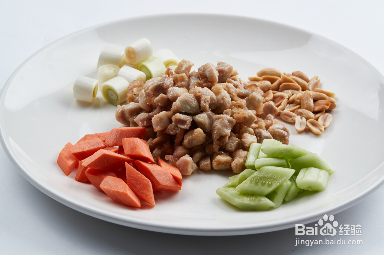 宫保鸡丁正宗做法教程：外酥里嫩，酱香浓郁
