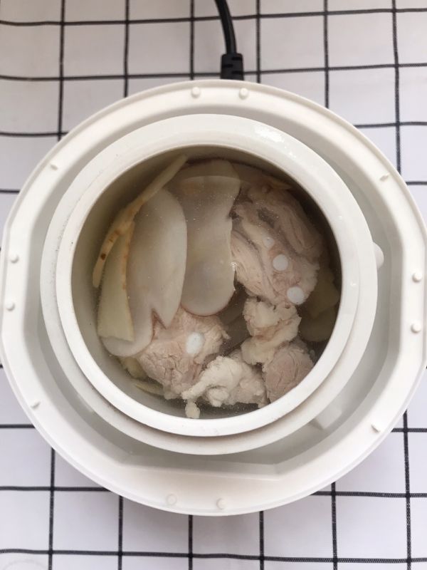 海底椰麦冬莲子排骨汤