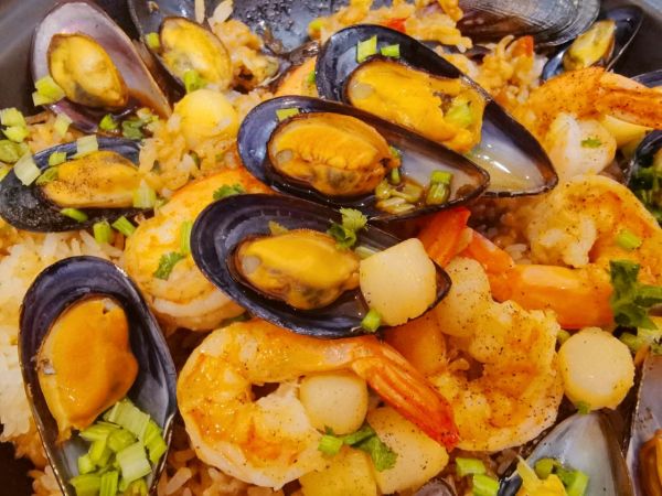 海鲜贻贝煲仔饭