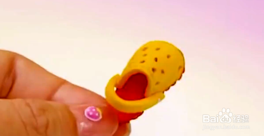 如何给芭比娃娃制作有用的小物件