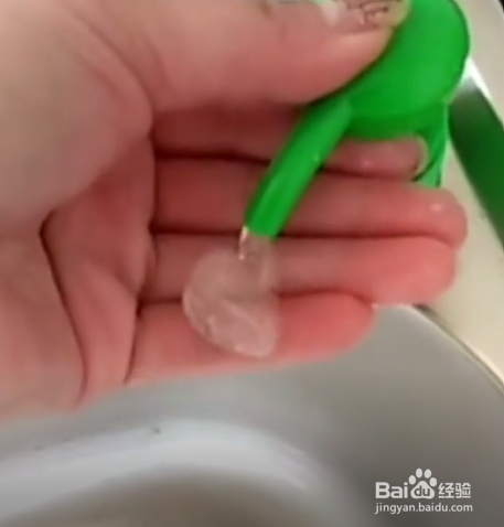 厨房水槽上的那个洞有什么作用?