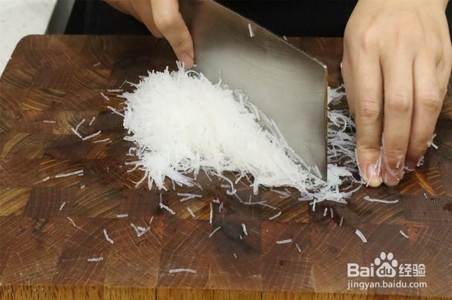 韭菜这种独特的做法，一缠一绕，外酥里软