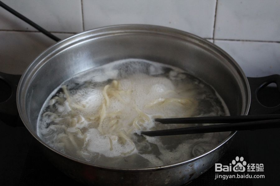 怎么做荠菜北极虾手工拉面