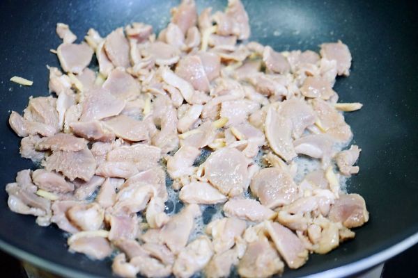 藕带剁椒炒鸡胗