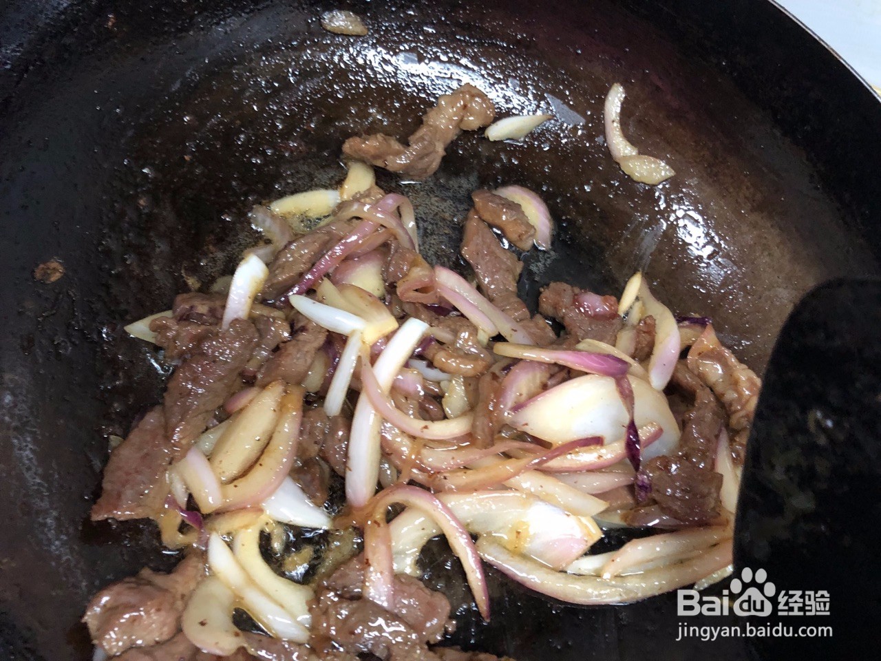 洋葱炒牛排的做法