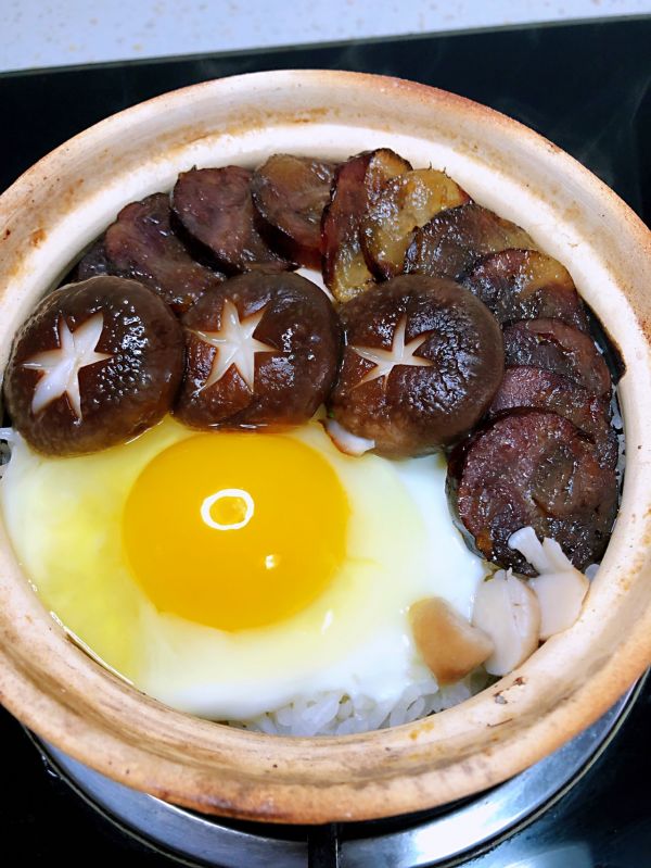 贵式腊肠煲仔饭