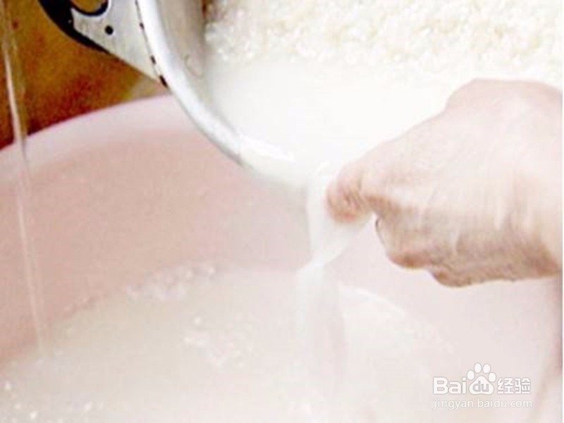 白色衣服变黄了怎么办