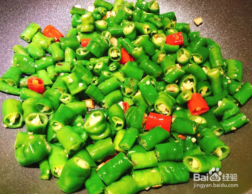 糯米椒爆炒三色蛋丁