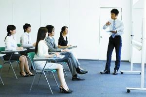 7个理财技巧， 坚持2个就能摆脱“月光” 。