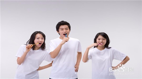 刷牙姿势要正确才能刷出好牙