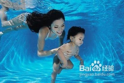 新生宝宝游泳的好处