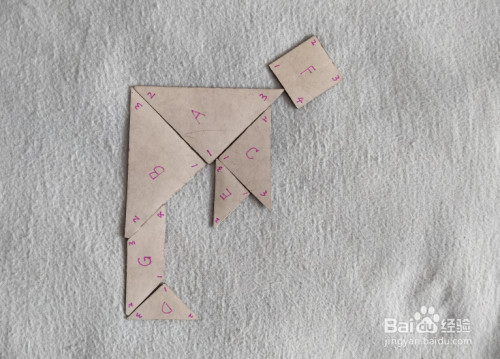 用七巧板怎样拼一个弯腰的人?