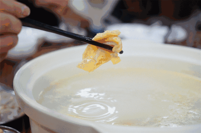 南北喝粥大不同：一个纯净，一个乱炖