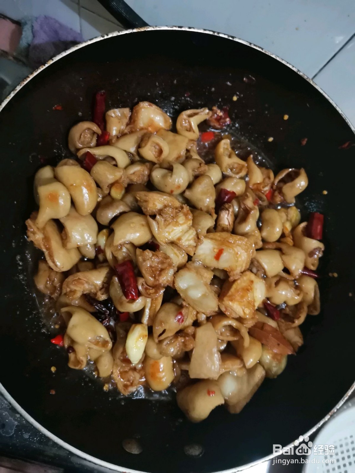 如何做出焖肥肠?