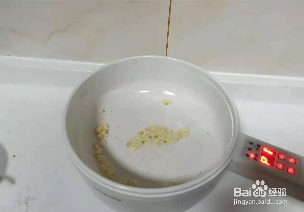 木鱼花菌菇粉丝煲的做法