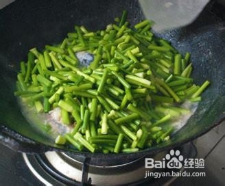 鲅鱼蒜苔的做法