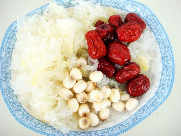 红枣银耳莲子羹