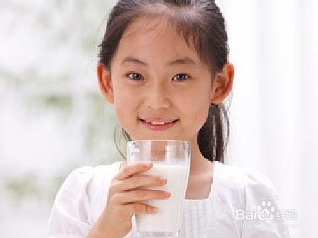 夏季,如何保证孩子喝充足的水