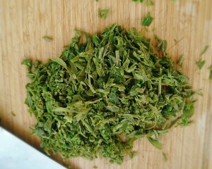 食补佳品香椿芽炒鸡蛋的做法