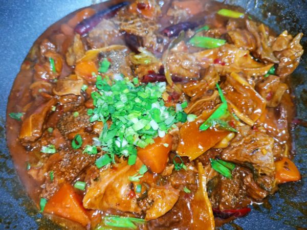 秘制萝卜焖牛腩