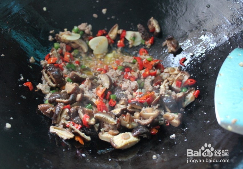 香菇炒肉沫(香菇与肉沫的完美搭配)