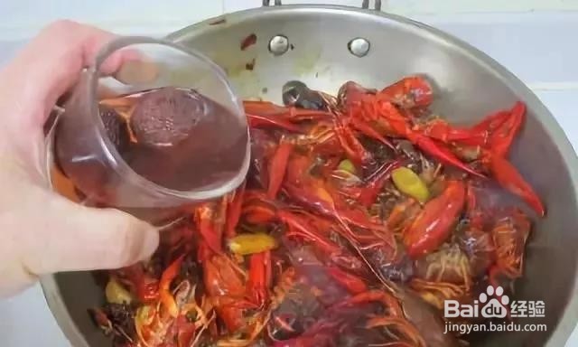 杨梅酒小龙虾的做法