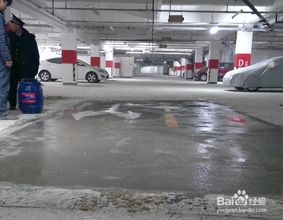 停车场水泥地面起灰怎么办的简单处理方法