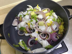 墨鱼汁意大利面做法？教你怎么做墨鱼汁意大利面