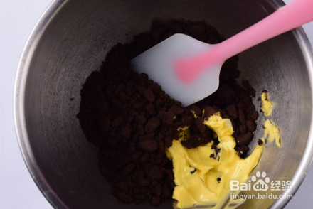 如何自制美味的黑白巧克力慕斯蛋糕？