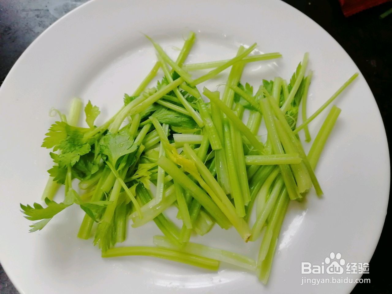 芹菜炒香干的做法