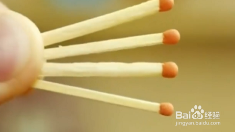 如何巧妙点燃火柴?