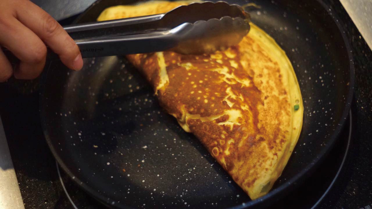 教你做蛋包肉松饼,喜欢吃的赶紧学起来