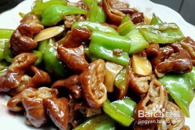 尖椒肥肠的制作