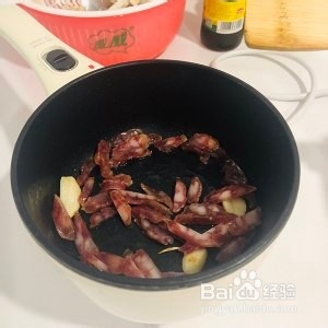 健康养生佳品茭白杂菇腊肠拌面的做法