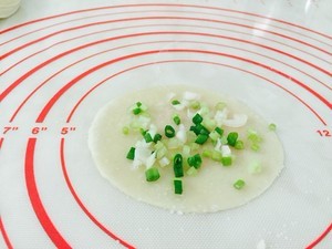 河南特色-饺子皮葱油饼怎么做