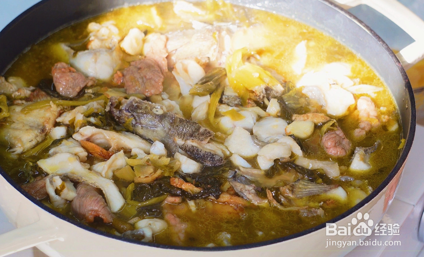 酸菜牛鲈鱼火锅的做法