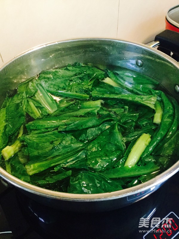 麦菜煮面的做法